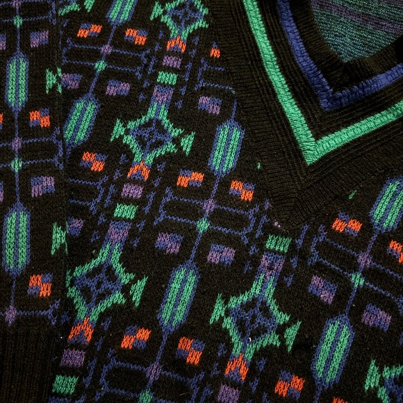 Tabasco V-Neck Sweater - Black and Blue Pattern - Picture 4 of 5